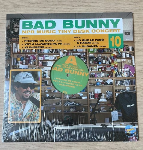 Bad bunny tiny - bunny, desk